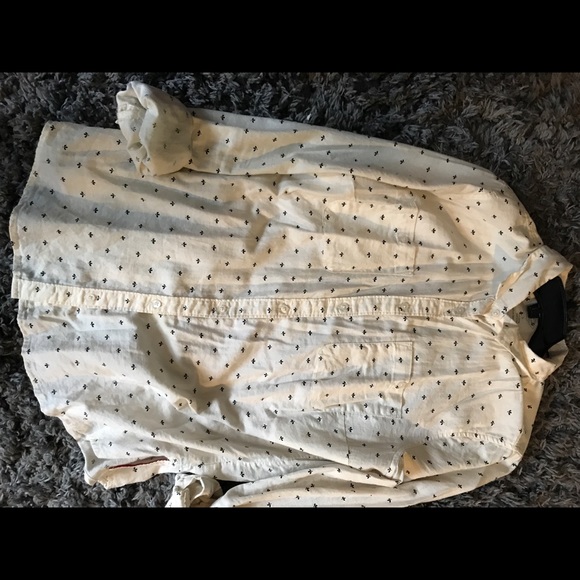 Button down - Picture 2 of 3